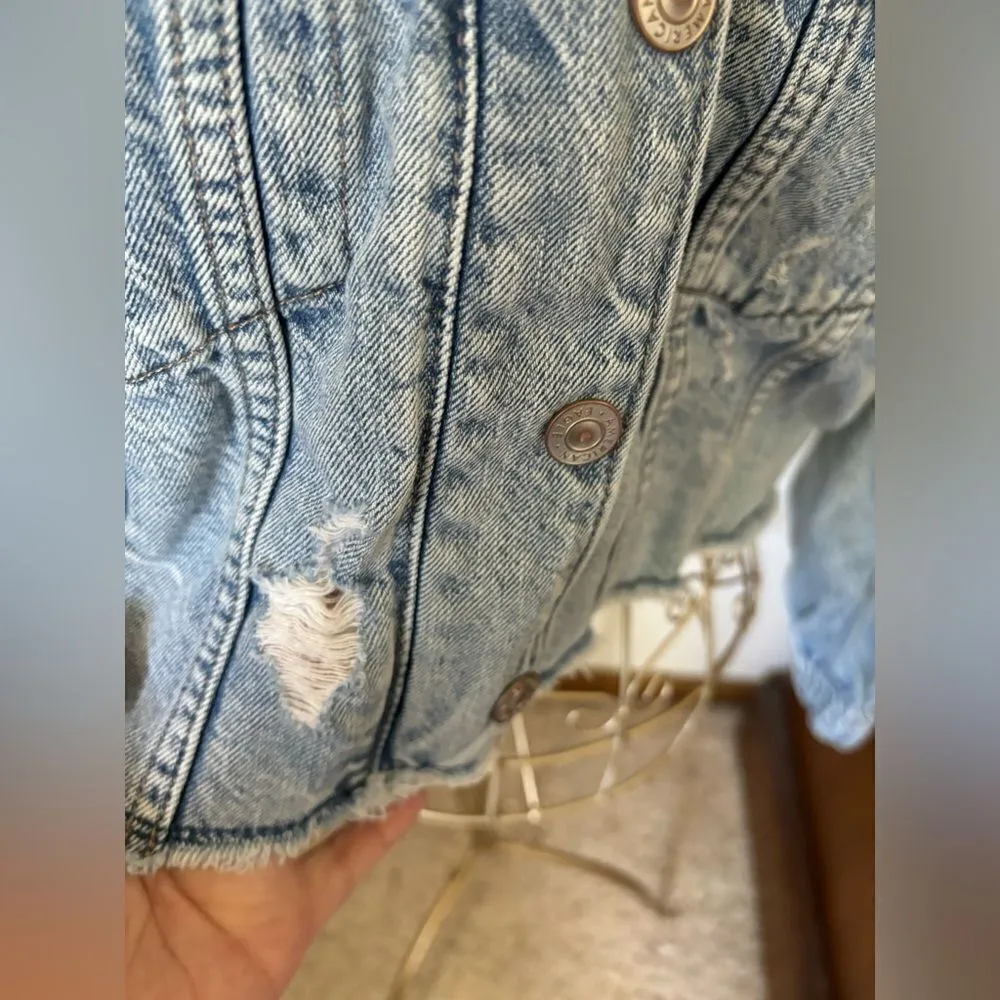 American eagle cropped distressed denim jacket with hood XS - Image 5