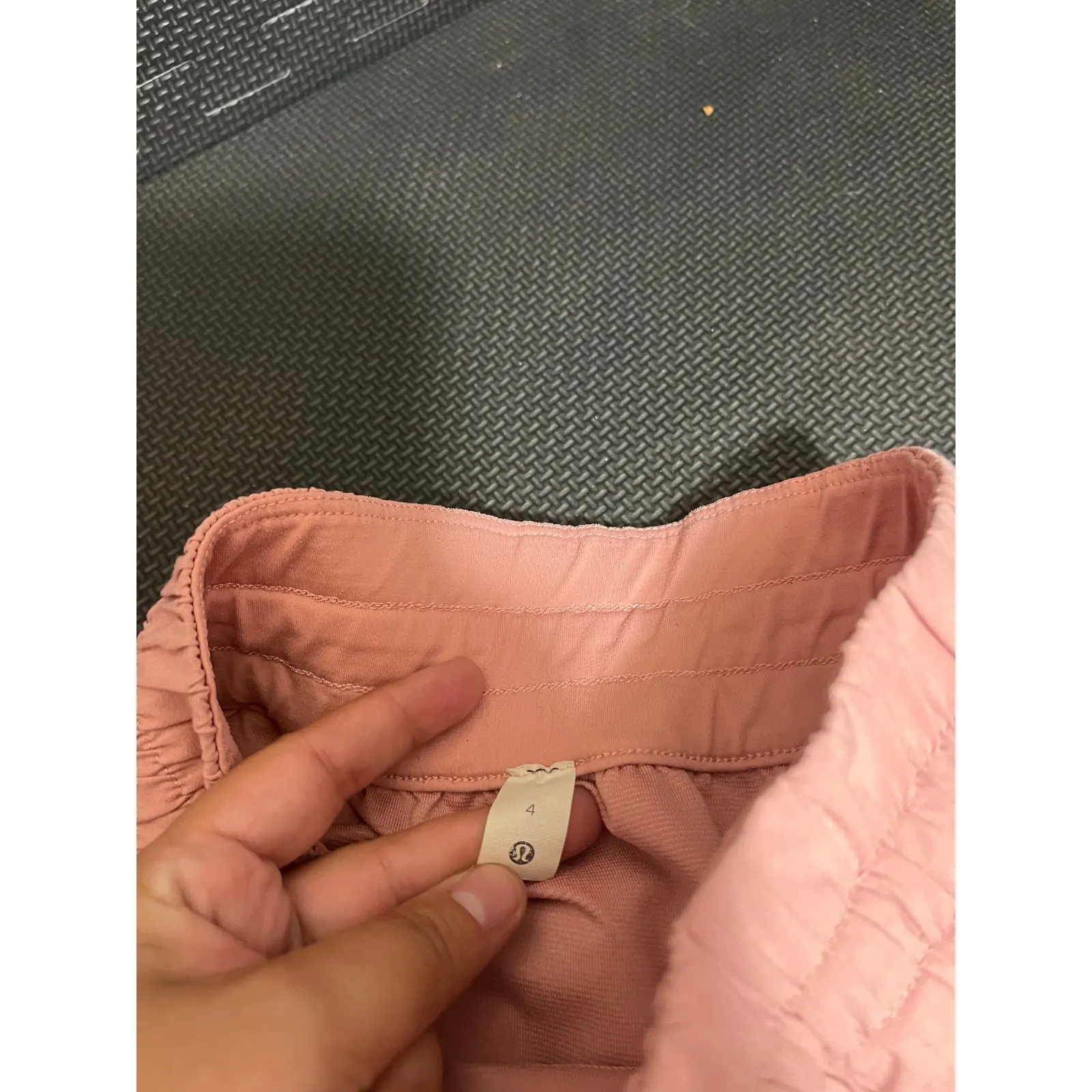 Lululemon Tracker Short V 4"‎ Womens Size 4 Pink Liner LW7AZ2S Gym Run Yoga - Image 2