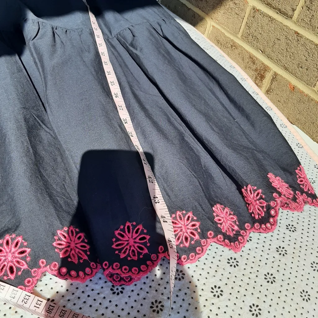 J Crew Embroidered Scalloped Tiered Dress size 4 - Image 5