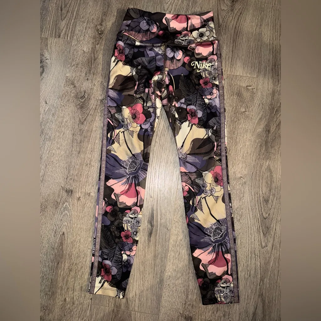 Rare Nike RUNNING Dri-Fit Floral Leggings with glitter golden details - Image 9