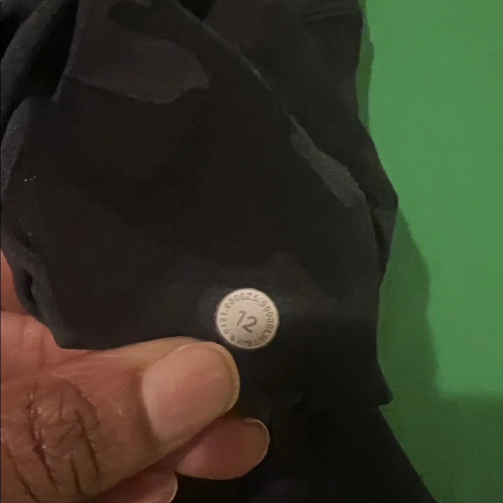 lululemon athletica Black Camouflage Spandex Bike Shorts size 12 - Image 7