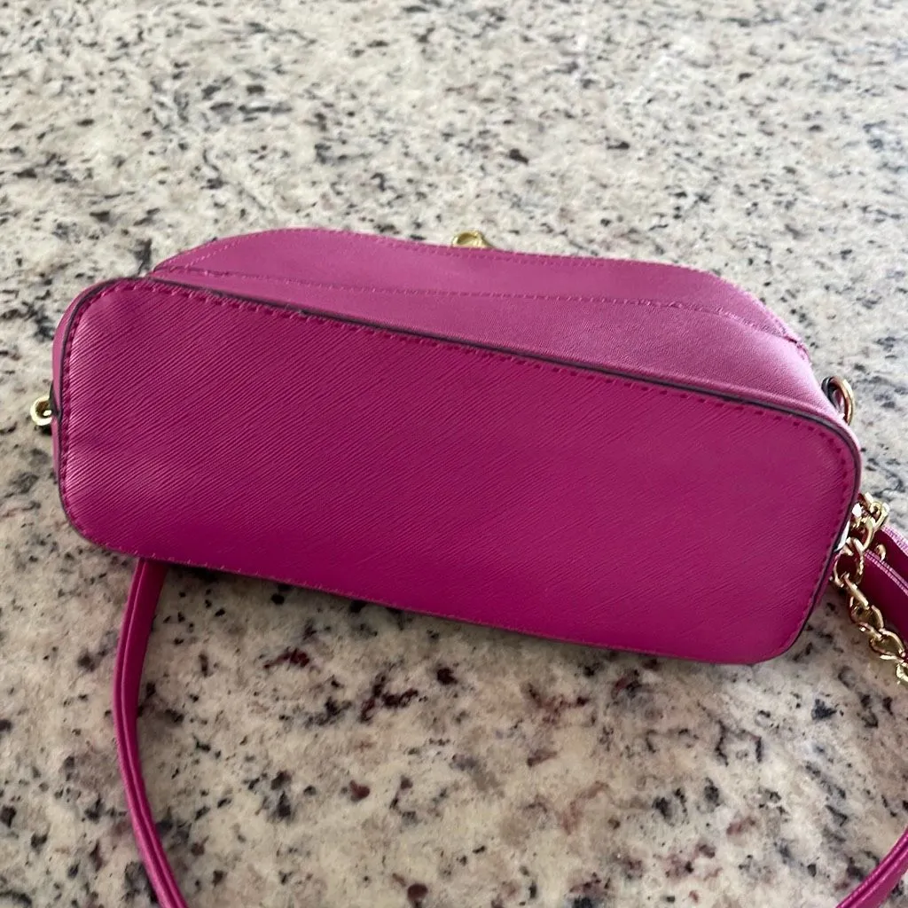 STEVE MADDEN CROSSBODY PURSE W/Gold  accents Fuchsia 9”x 7.5”x‎ 3.5” - Image 4