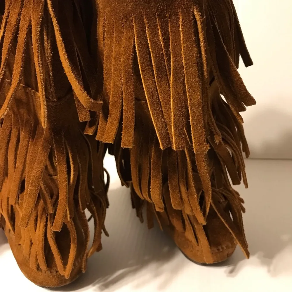 Moccasin brown suede layer tiered fringe boots women fits size 9 - Image 8
