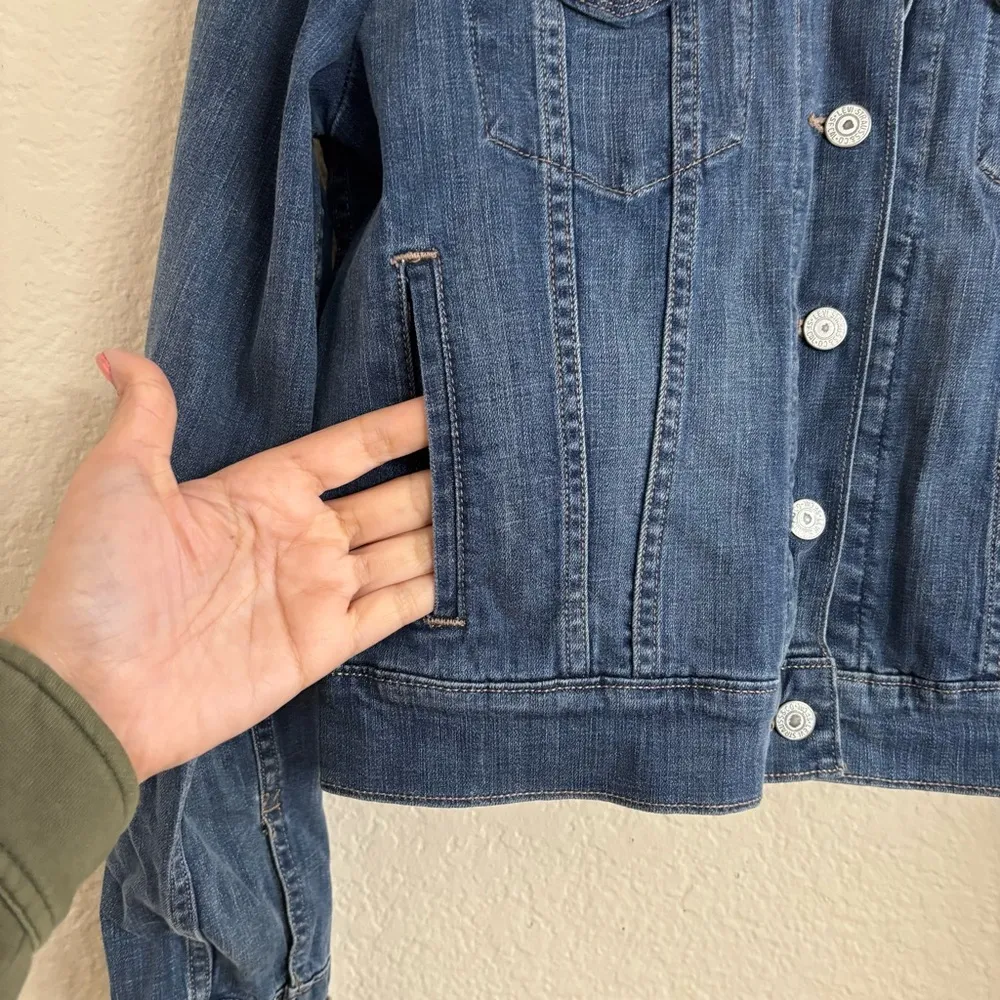 Levi's Blue Denim Jacket with Pink Accents - Image 6