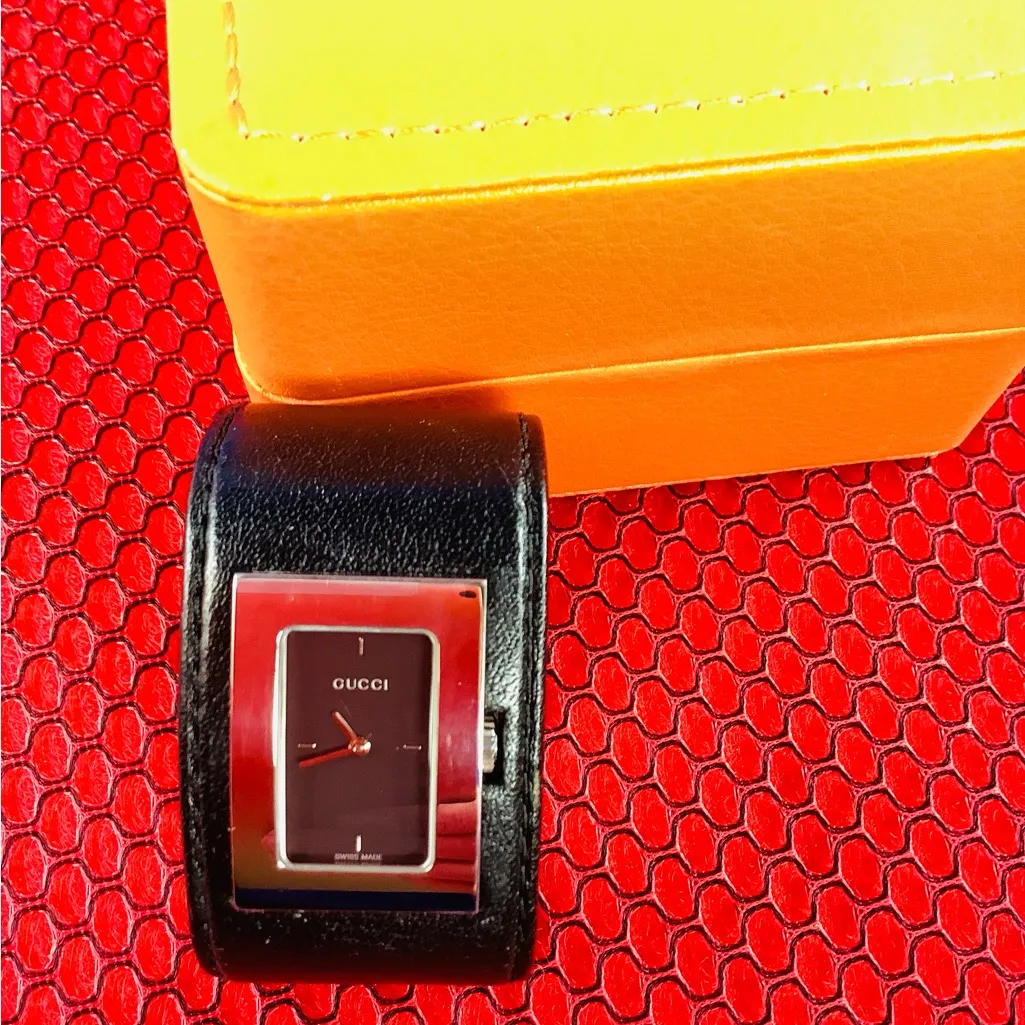 Ladies GUCCI leather bangle watch 🌹🌹🌹 - Image 13