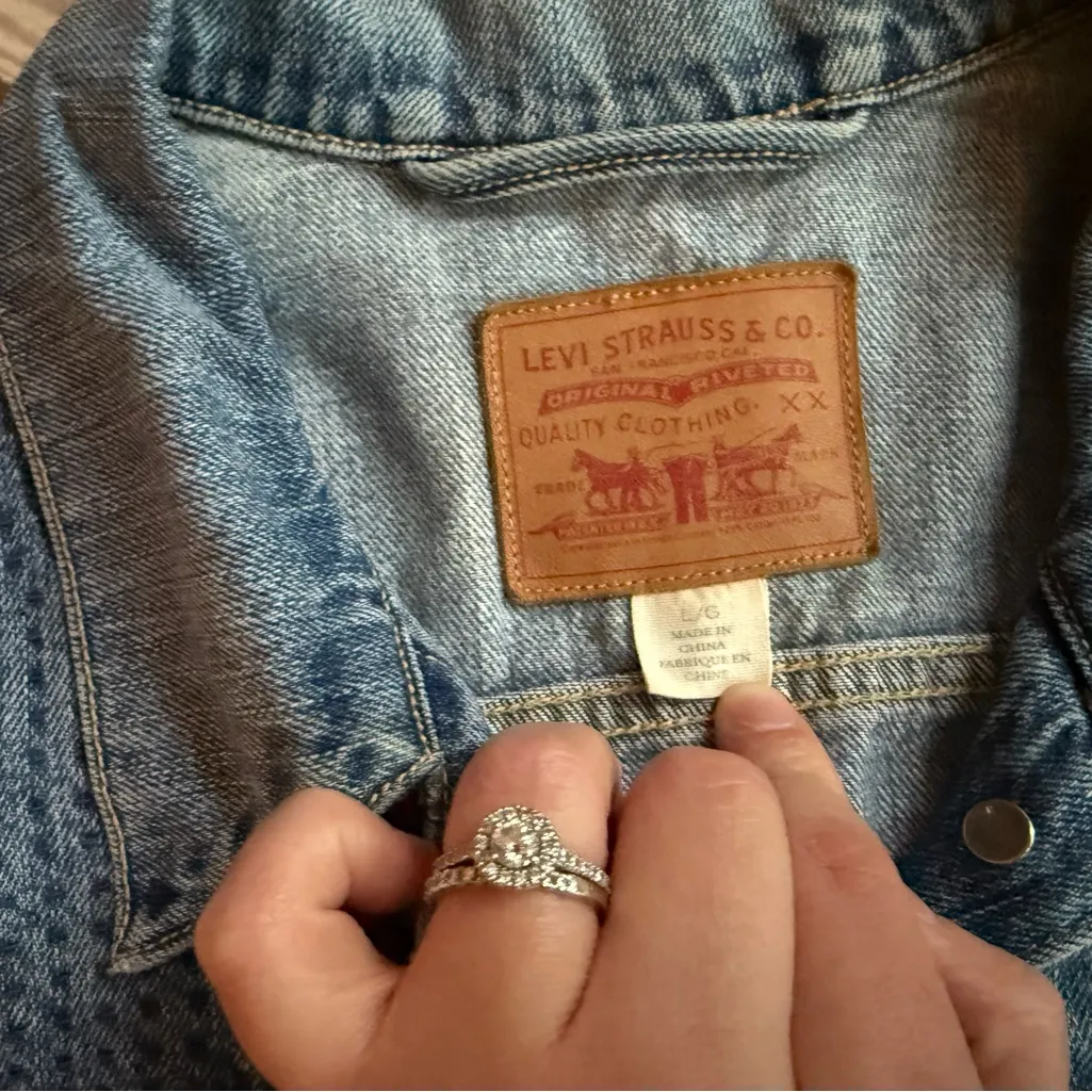 Levi’s denim jacket size large - Image 2