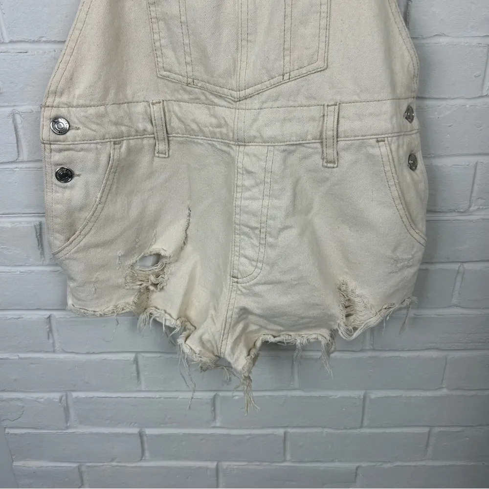 Free People We The Free Cream Distressed Denim Cutoff Short Overalls Size 25 - Image 5