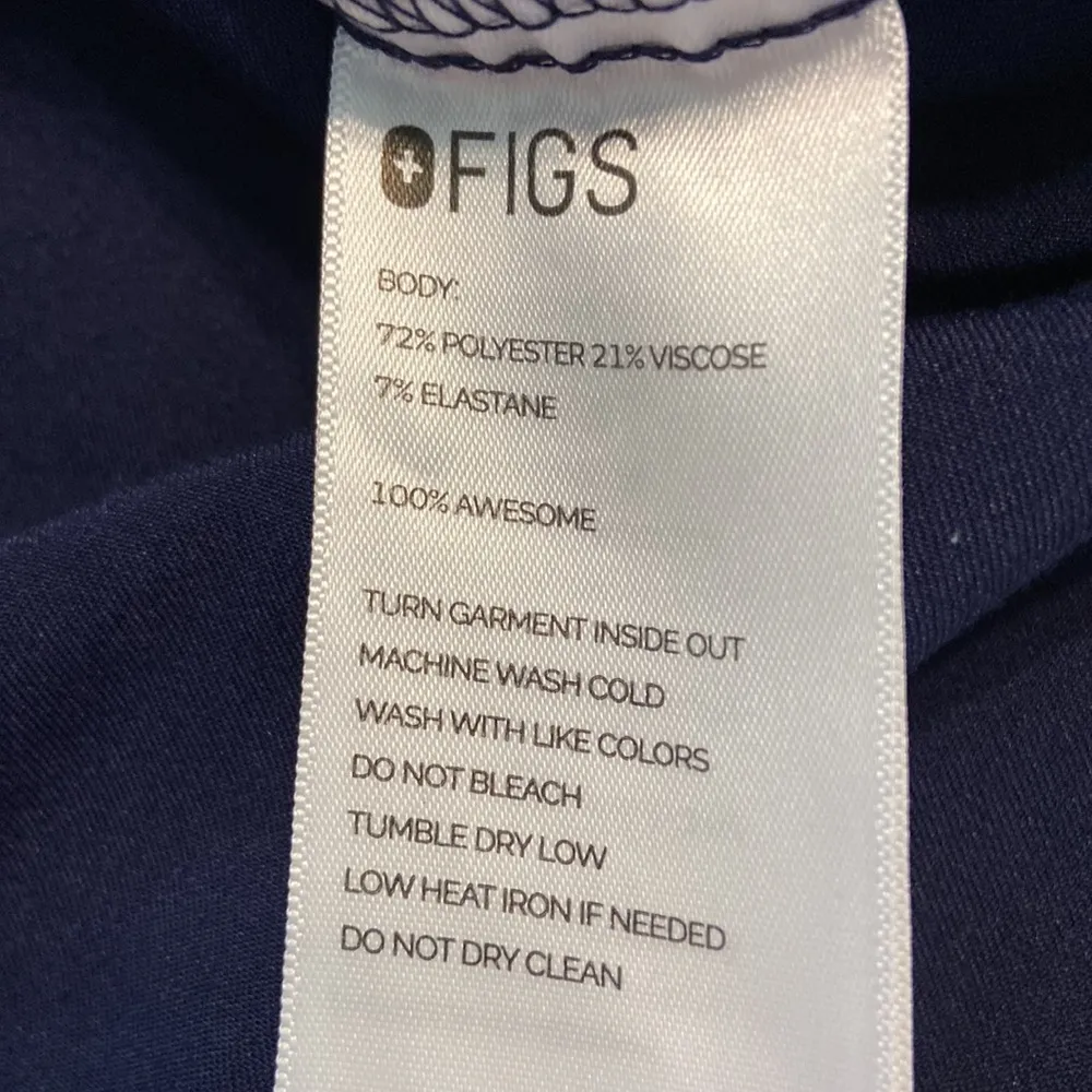 FIGS Technical Collection size S is excellent condition color navy blue - Image 5