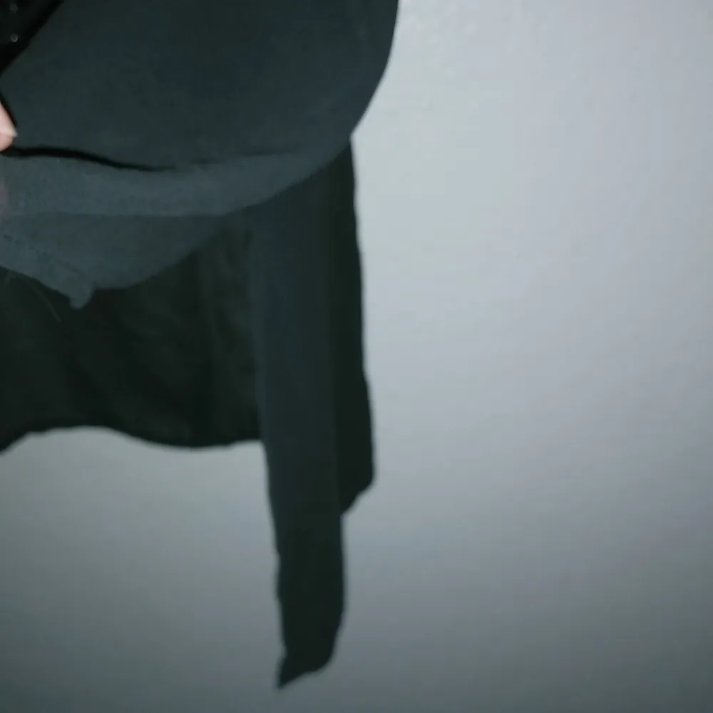 Guess L Elegant Embellished Black Tank Top - Image 8