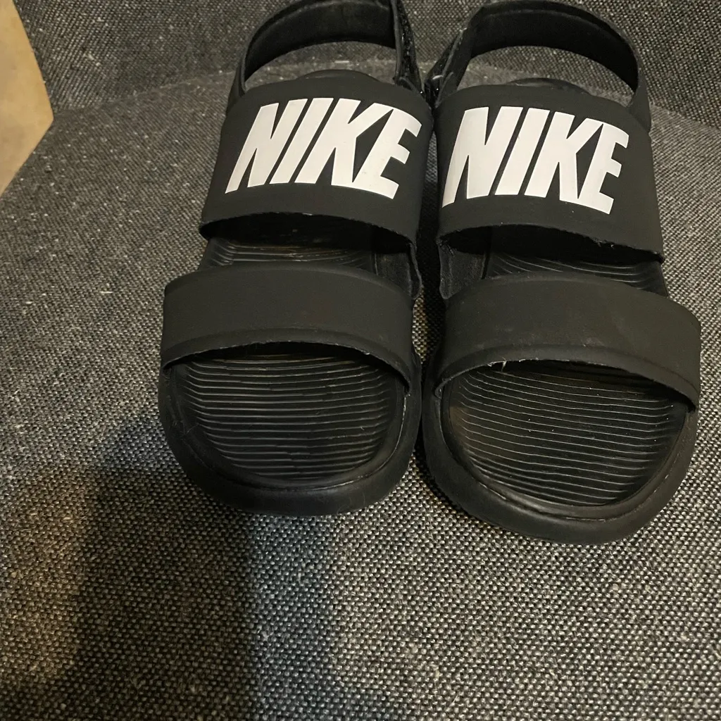 Nike Black and White Slide Sandals - Image 2