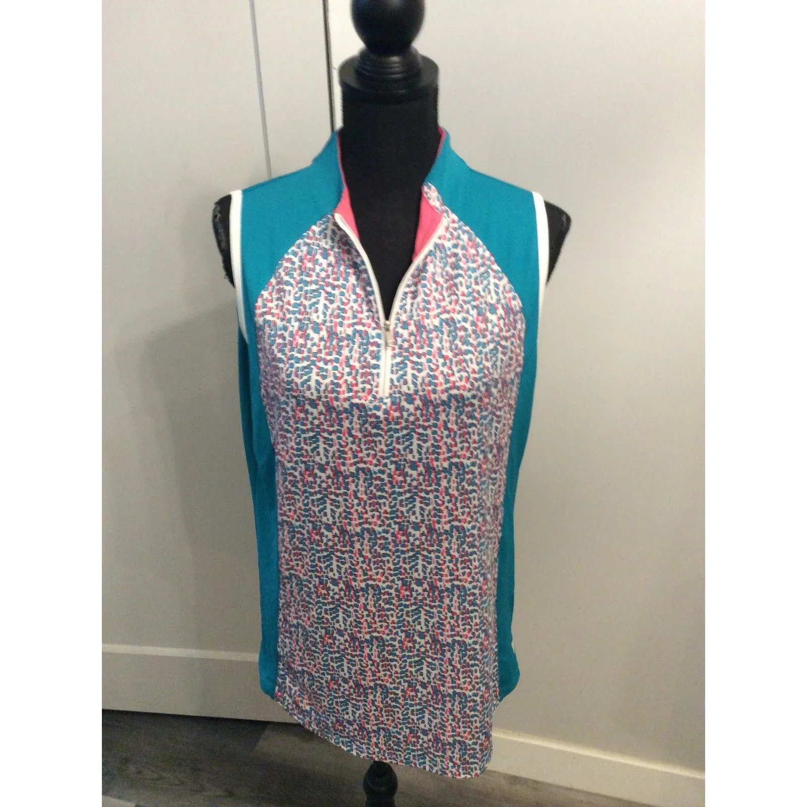 Bette & Court Golf Front Zip Large L Sleeveless - Image 5