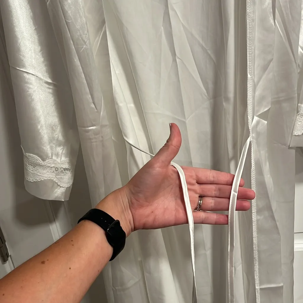 White Satiny Robe with Lace Detail Perfect for Brides Size Medium - Image 5