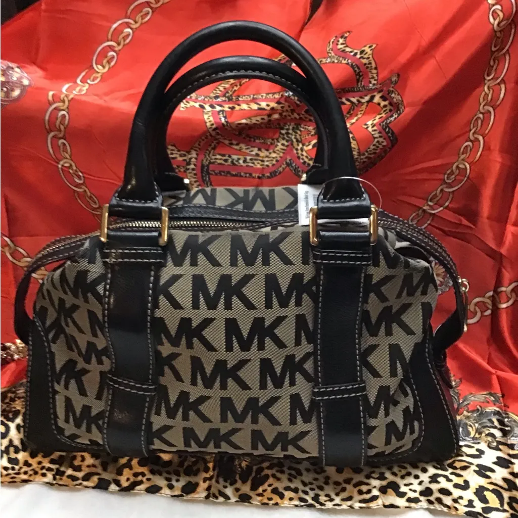 Michael Kors Brookville Black Signature Canvas/Leather Satchel Handbag Purse - Image 3