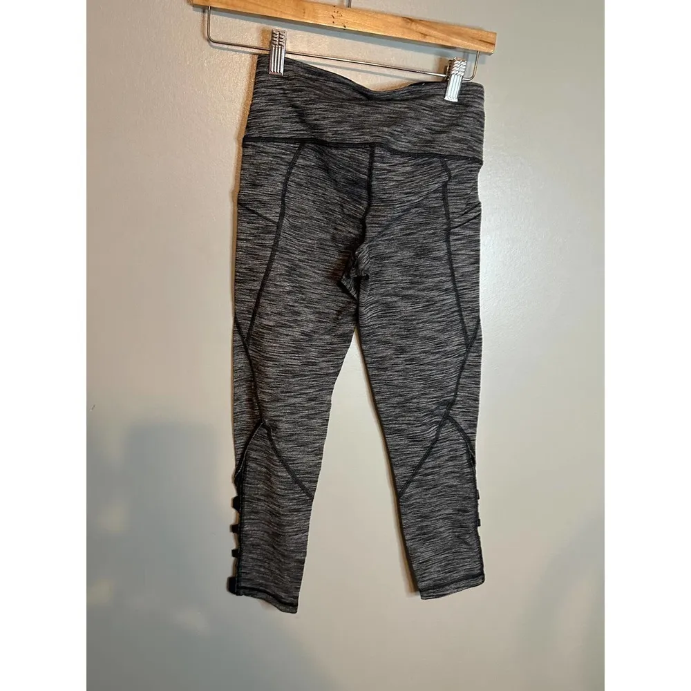 Victoria's Secret Sport‎ Space Dye Criss Cross Capri Leggings - Size XS - Image 4