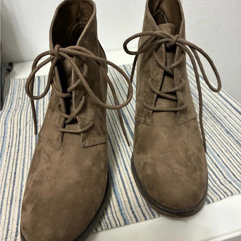 MIA Brown Lace-Up Suede Ankle Boots size 9 - Image 2