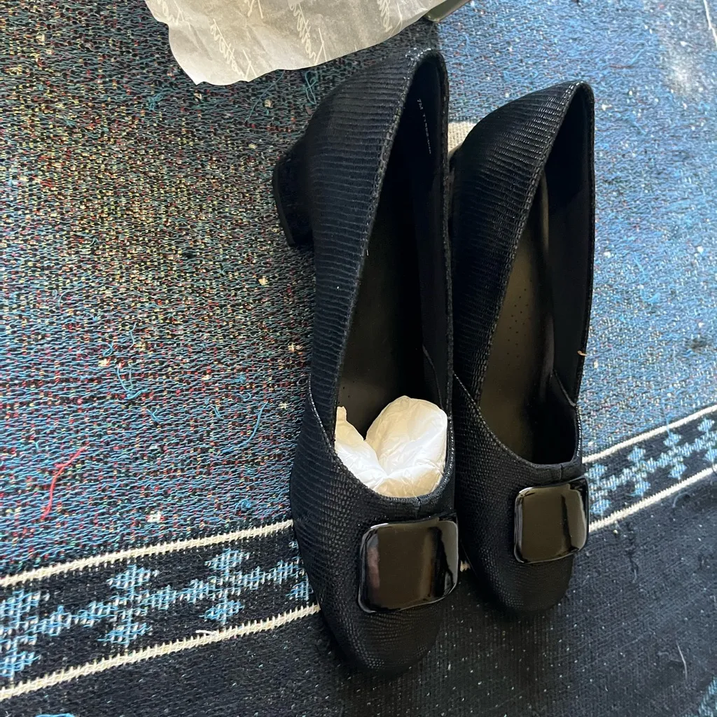 Trotters Black Flats Elegant Loafers SZ 7 Brand New Minimalist Pump Heels Formal - Image 3