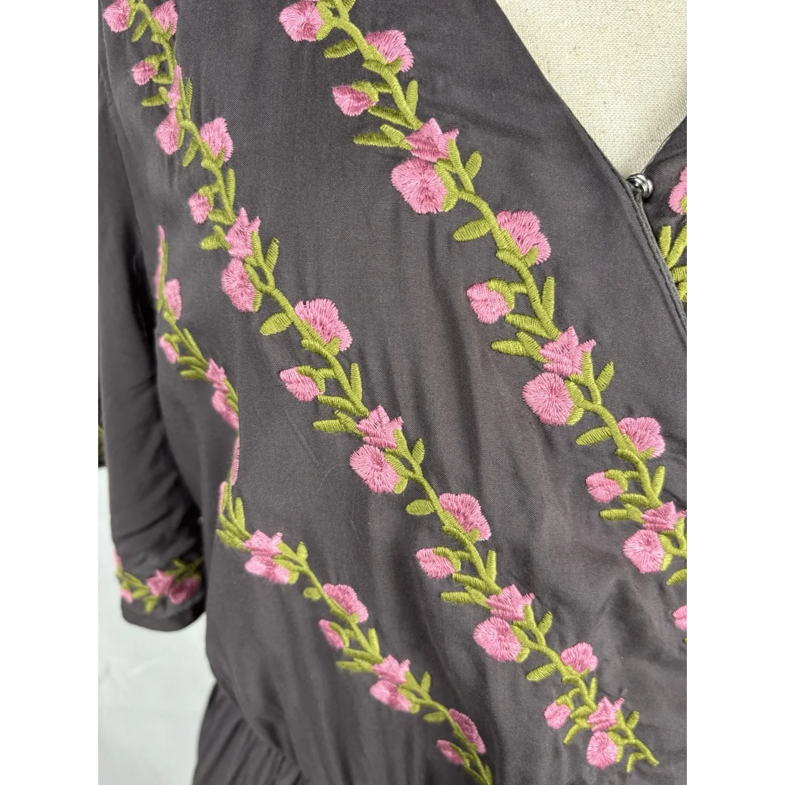 Jodifl Hi Low Embroidered Charcoal Flowy‎ Boho Dress 1x New Faux Wrap Floral - Image 9