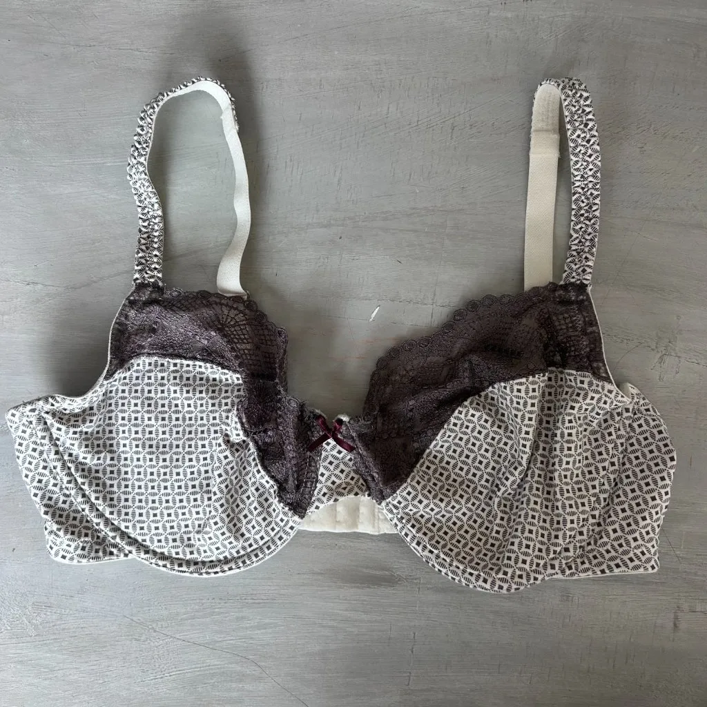Soma Intimates Lace Trimmed Smoothing Underwire Geometric Pattern Bra Size 38D - Image 2
