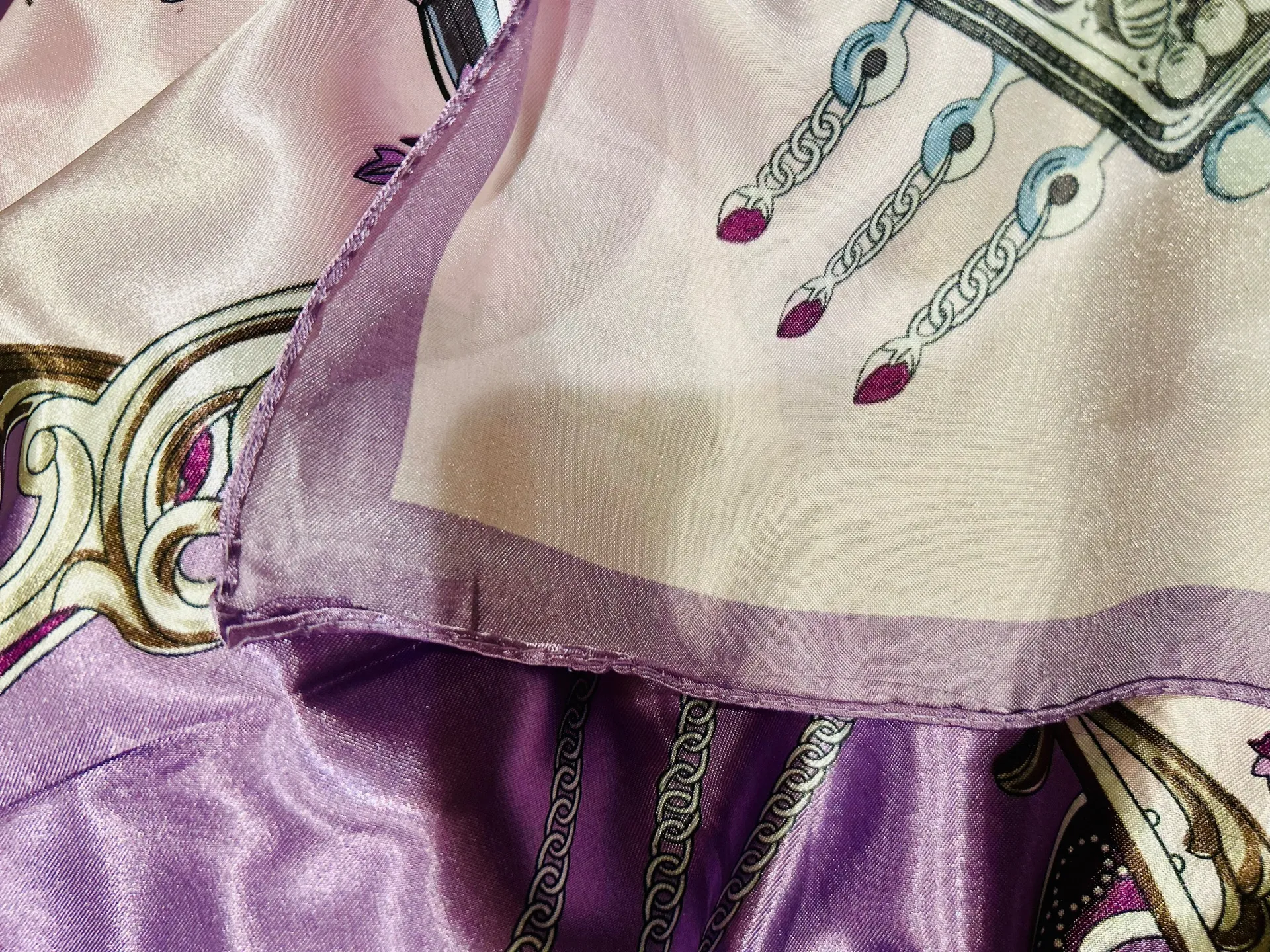 VINTAGE SWAN & flowers SILKY purple square large SCARF 35" BY 35 - Image 12