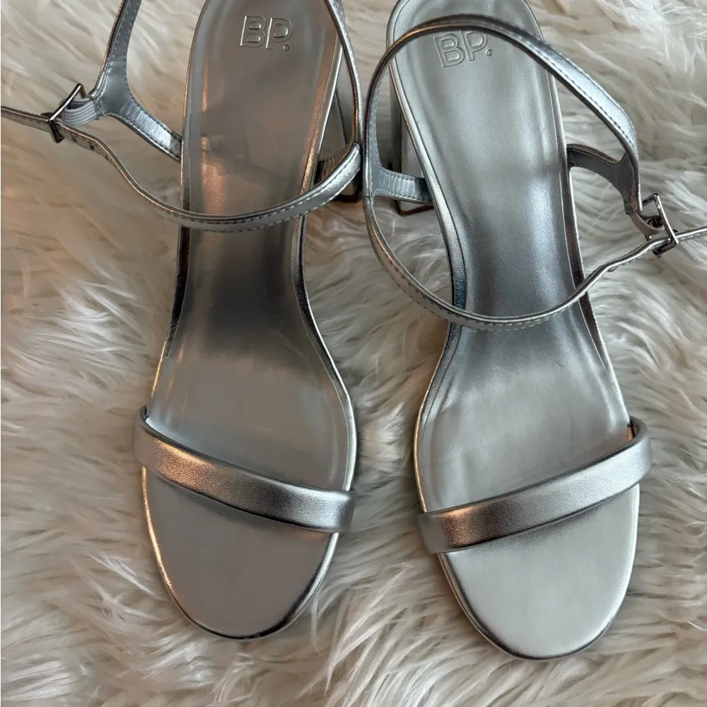 BP Silver Sandals with Minimalist Design - Image 9