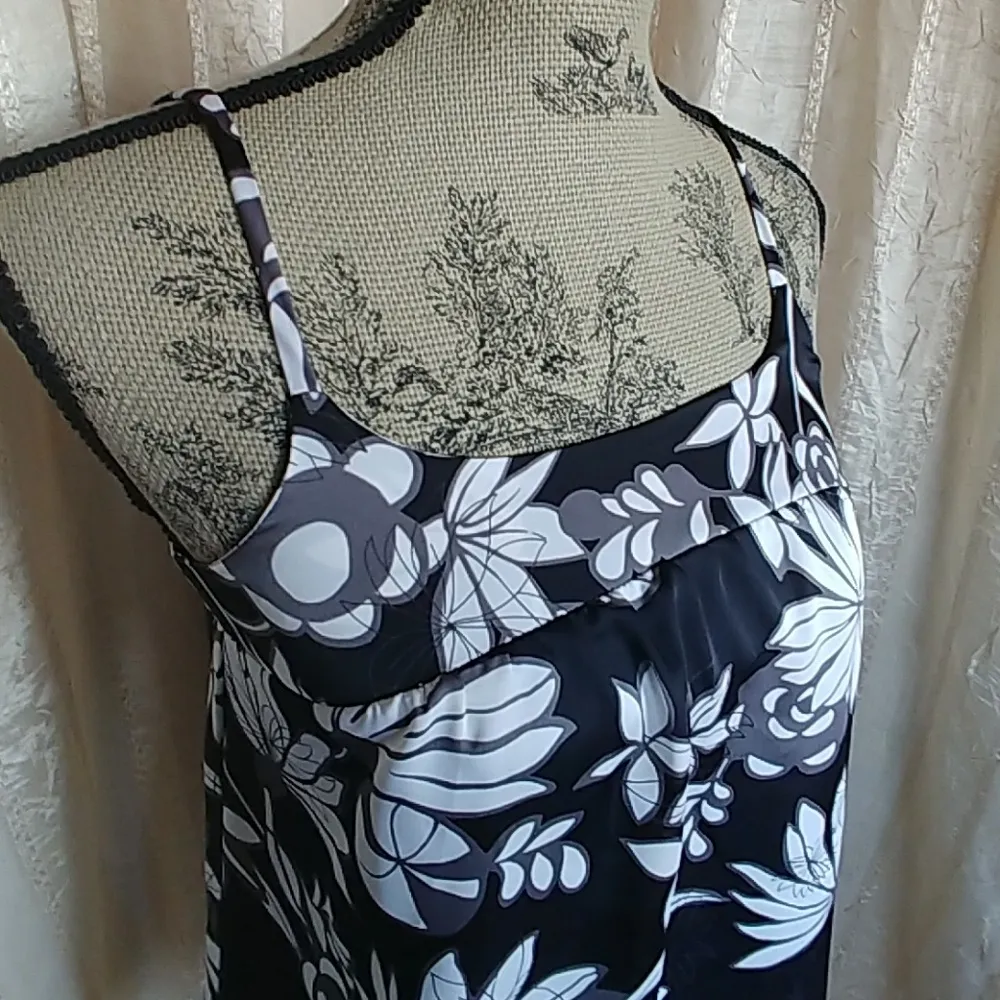 Old Navy Women's Camisole Blouse Top - Image 2