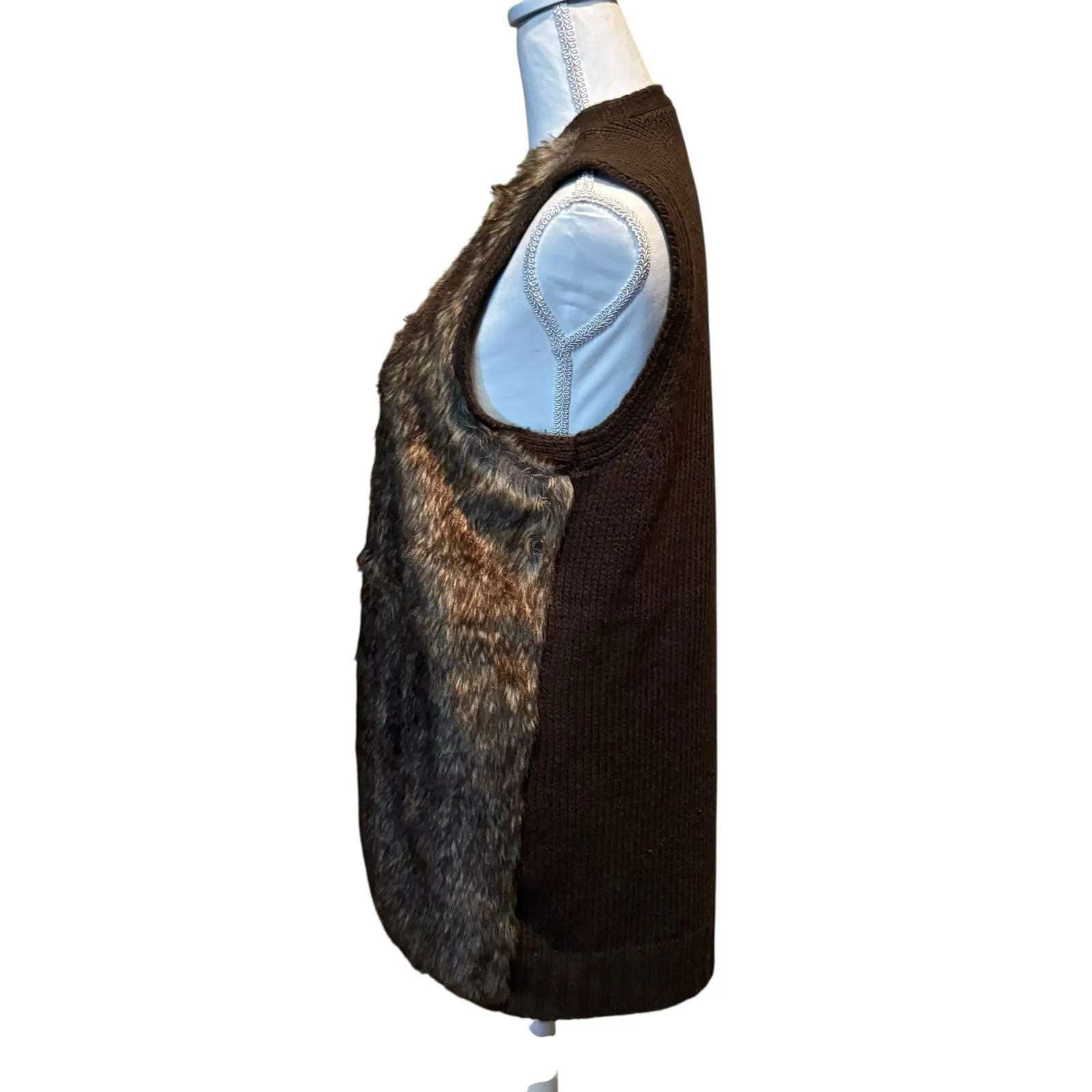 Ariat Women's brown‎ faux fur sweater vest size Large - Image 3