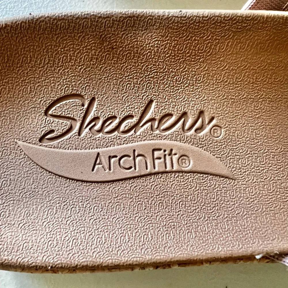 Skechers Arch Fit Bevelee Mauve Sandals Flip Flops Size 11 EUC - Image 4