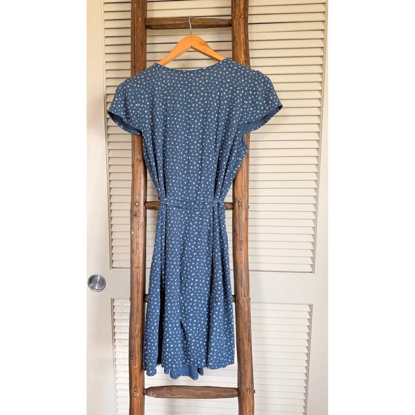 Brandy Melville Wrap Dress Blue Floral Print Short Sleeve Casual - Image 4