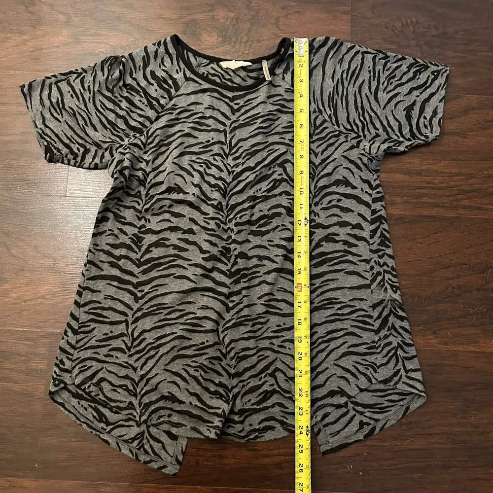 Rebecca Taylor gray & black animal print short sleeve top size XS - Image 9