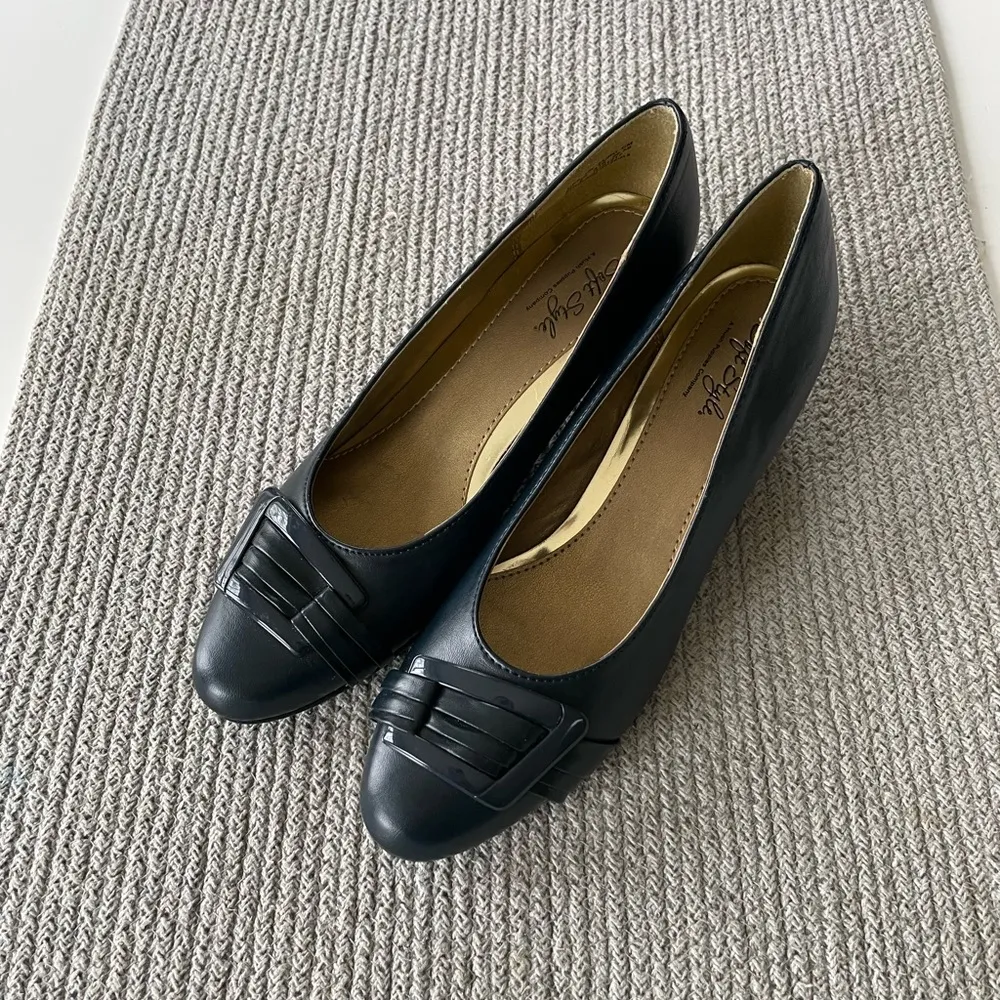 Vintage Soft Style Navy Blue Block Kitten Heel Pumps with Buckle Size 9N NWOT - Image 3