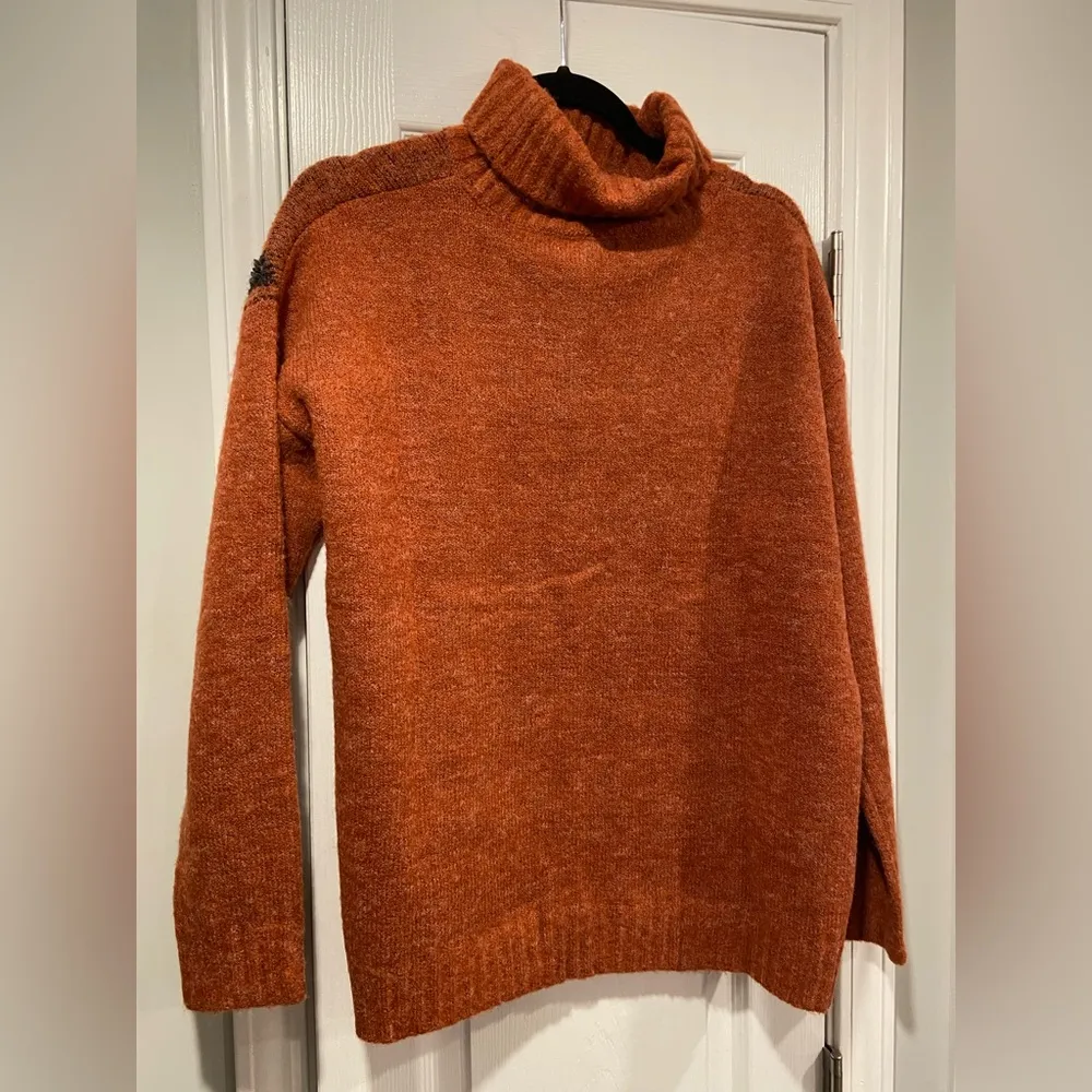 NWOT NorthStyle Size L Rust Black Polka Dot Cowl Neck Long Sleeve Fuzzy Sweater Orange Size L - Image 6