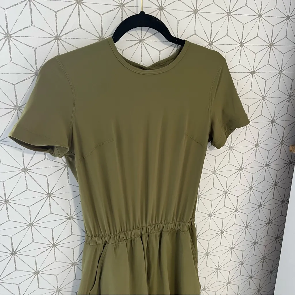 Lululemon Lightweight High-Neck Romper
Bronze Green - Image 6
