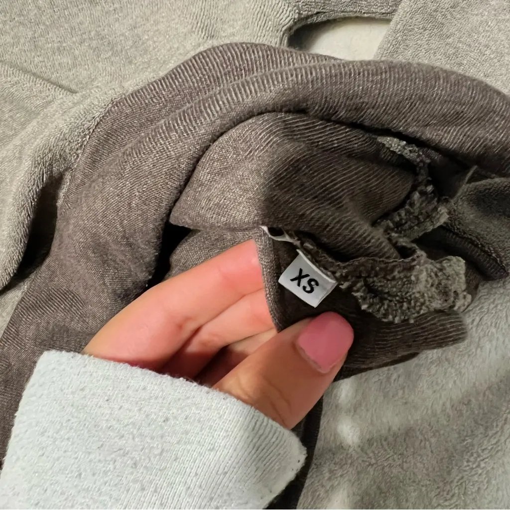 Vimmia Women's Gray Hoodie - Image 3