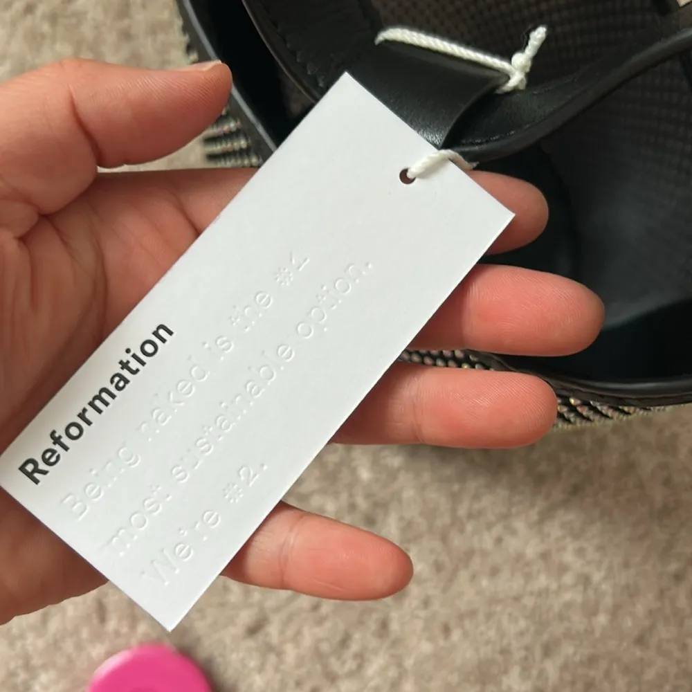 Reformation  bucket bag. - Image 11