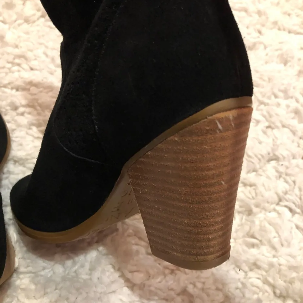 Enzo Angiolini Gettup Laser Cut Black Leather Suede Ankle Heel Boots 7 - Image 10