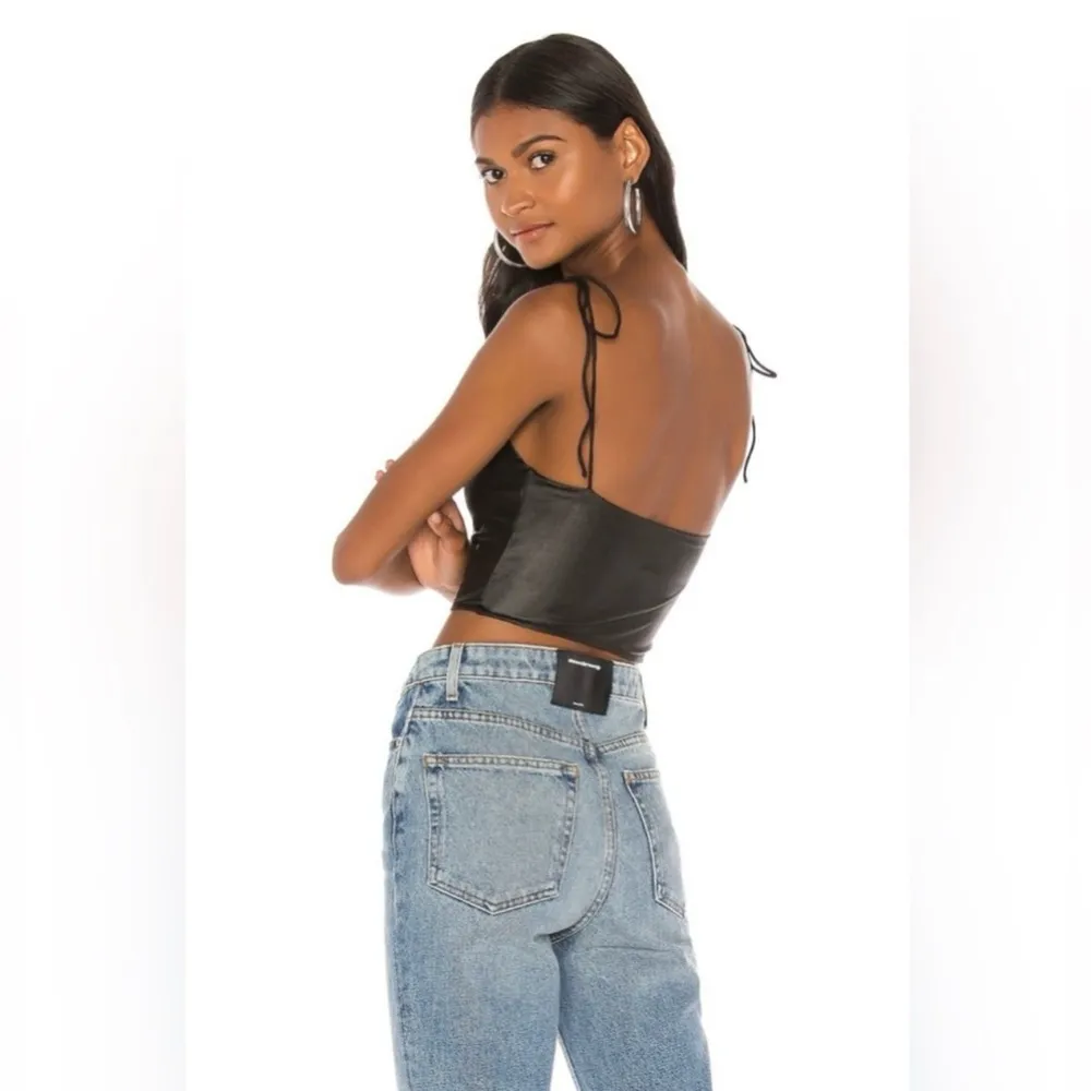 🆕 NWOT Superdown Revolve Cameron Tie Strap Crop Top Black Ruched Tank Top Large - Image 4