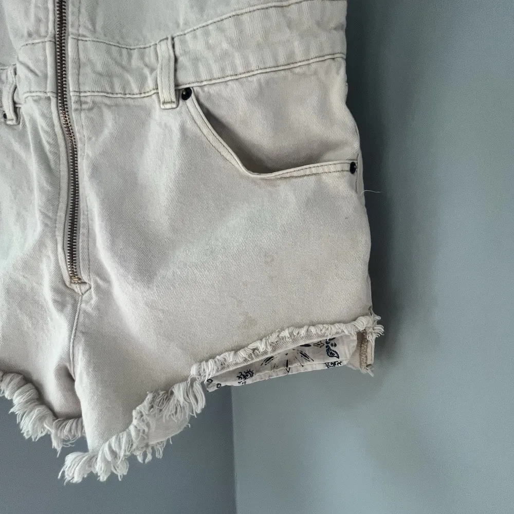 We The Free *flaw* Women's 10 Overalls Off White Sunkissed Zip Front Shortall - Image 9