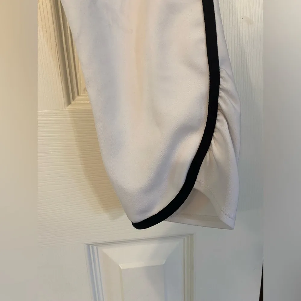 Mandela | White Yoga Pants, Capri Length Size S - Image 3