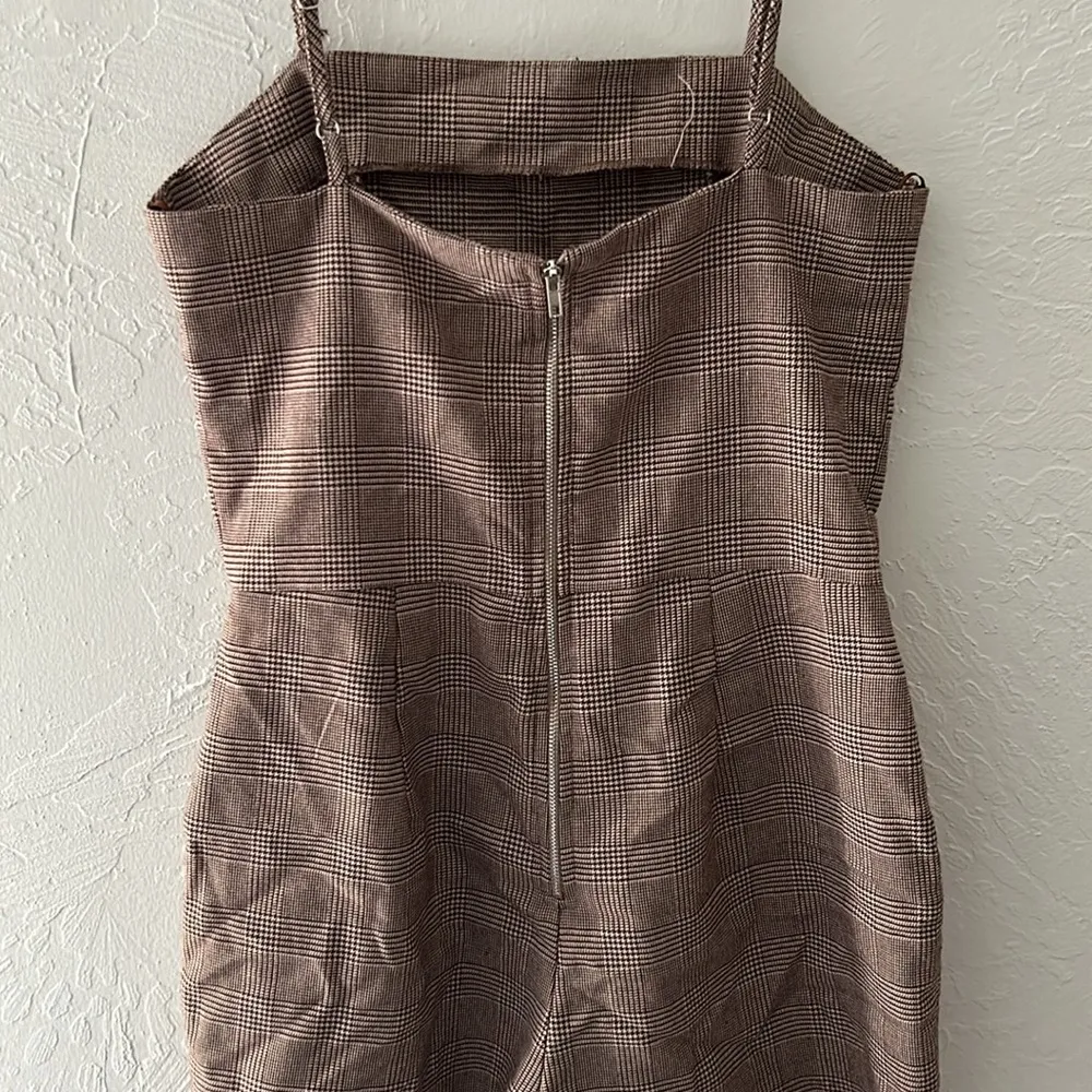 Houndstooth  spaghetti adjustable strap romper w/ pockets - Image 4