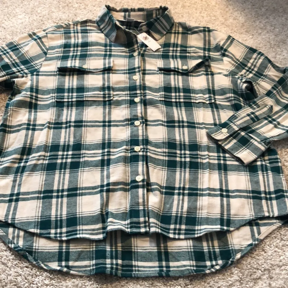 New Old navy plaid flannel shirt, size petite medium - Image 5