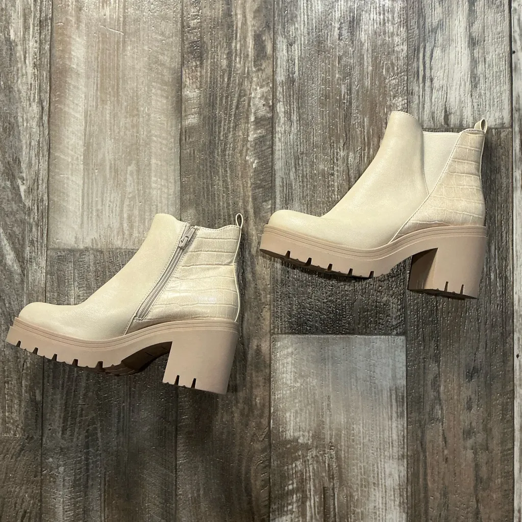 Sun + Stone Cream Ankle Boots with Chunky Heel Size 7.5 - Image 2