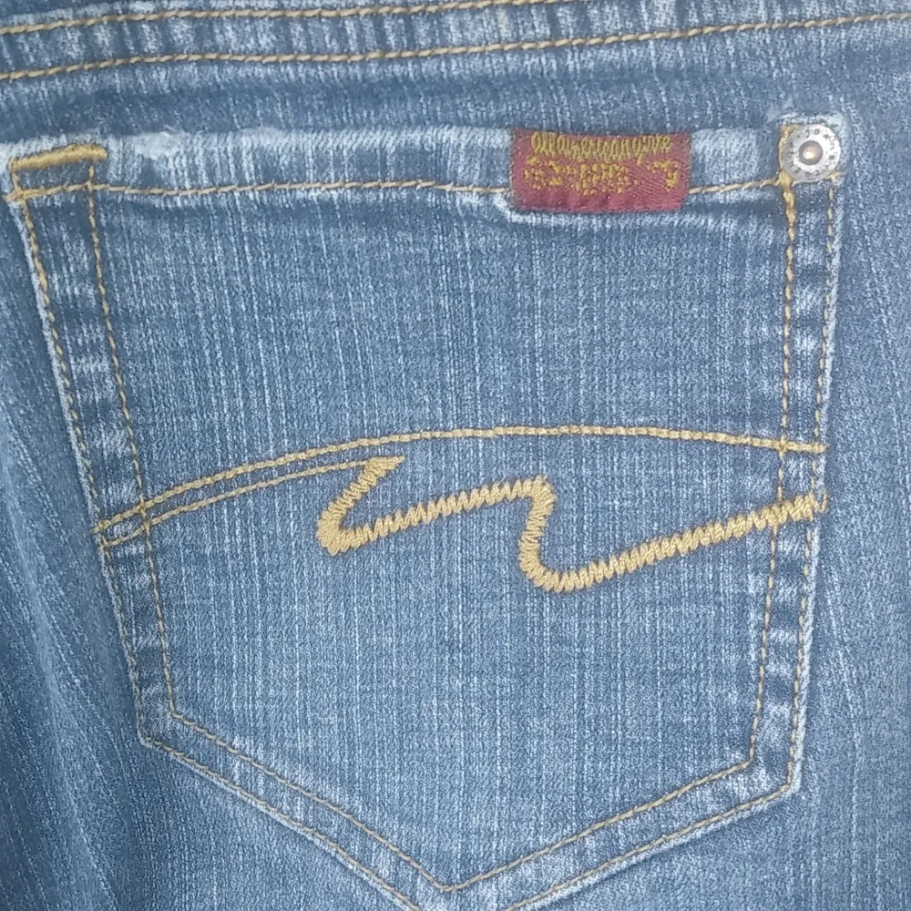 Refuge Wax 3 27x32 Distressed Straight Jeans - Image 5