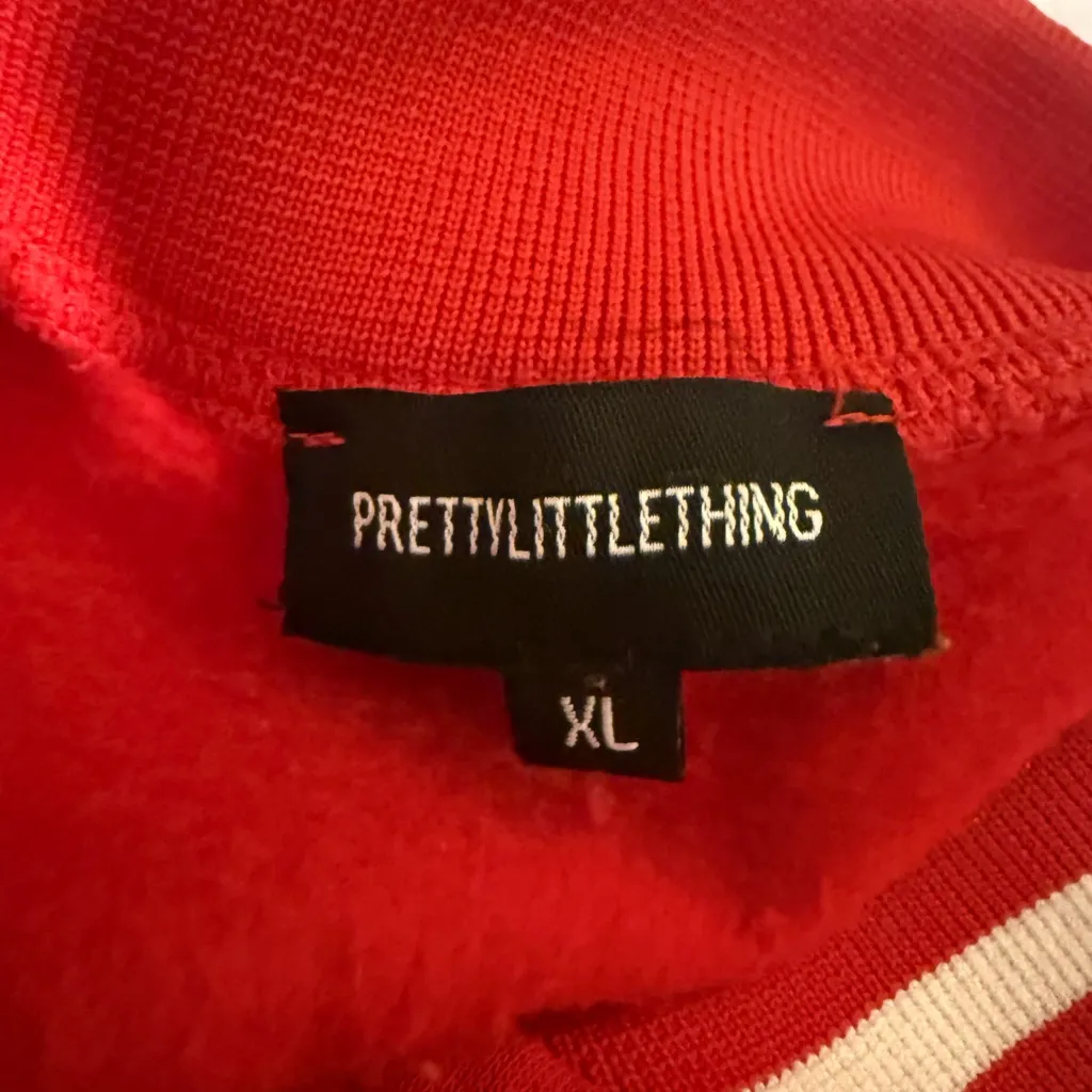 PrettyLittleThing Red Cropped Varsity Jacket XL - Image 5