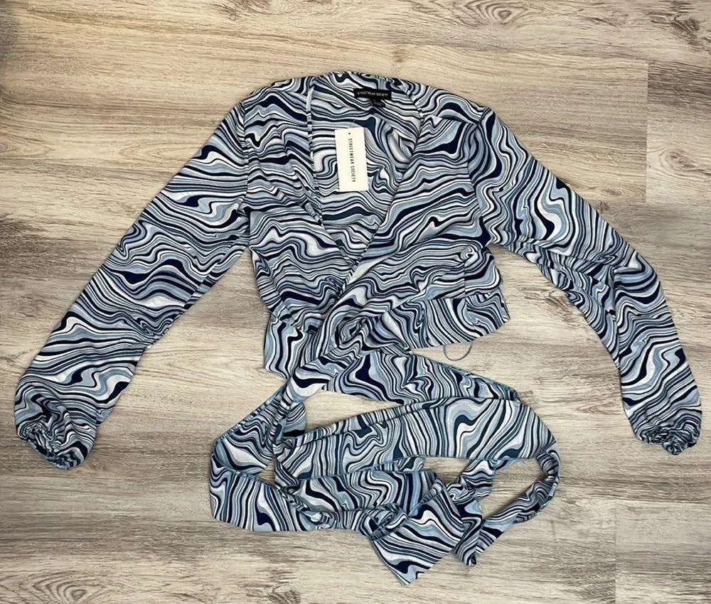 NWT  2 Tone Blue & White Abstract Print Sheer Long Sleeve Wrap - Image 5