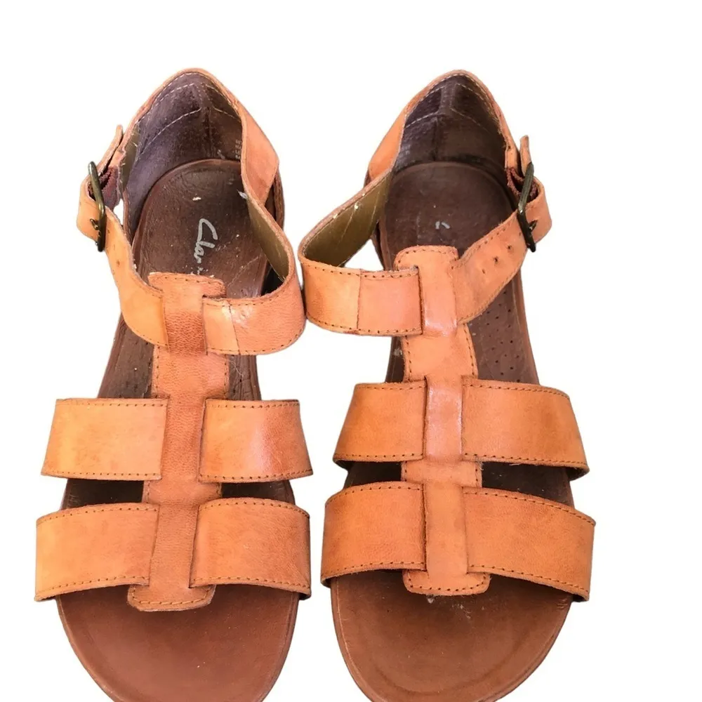 Clarks Leather Strappy Wedge Sandal Ankle Buckle Size 6M 1” Heel Casual - Image 5