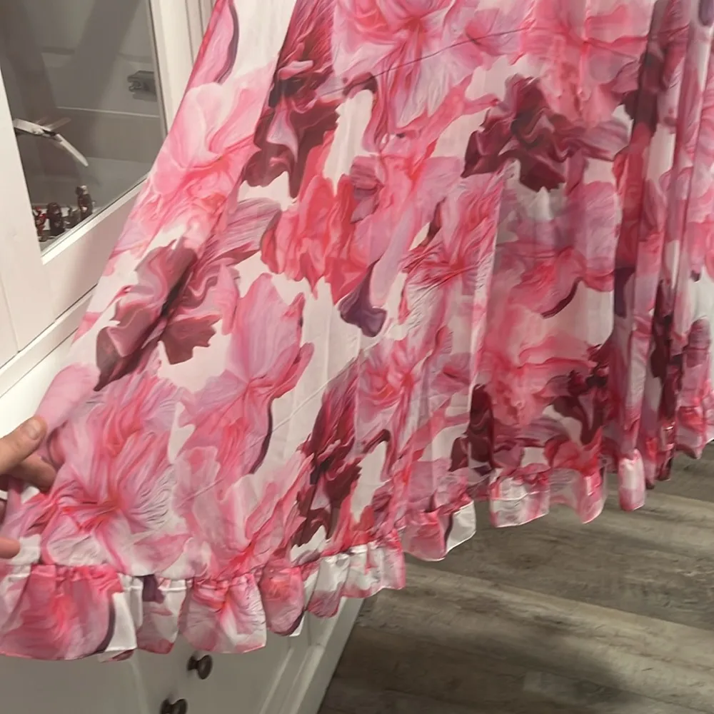 MAC DUGGAL (NWT) Pink Floral Print High Neck Ruffle Hem Cape Mini Dress, Size 0 - Image 5