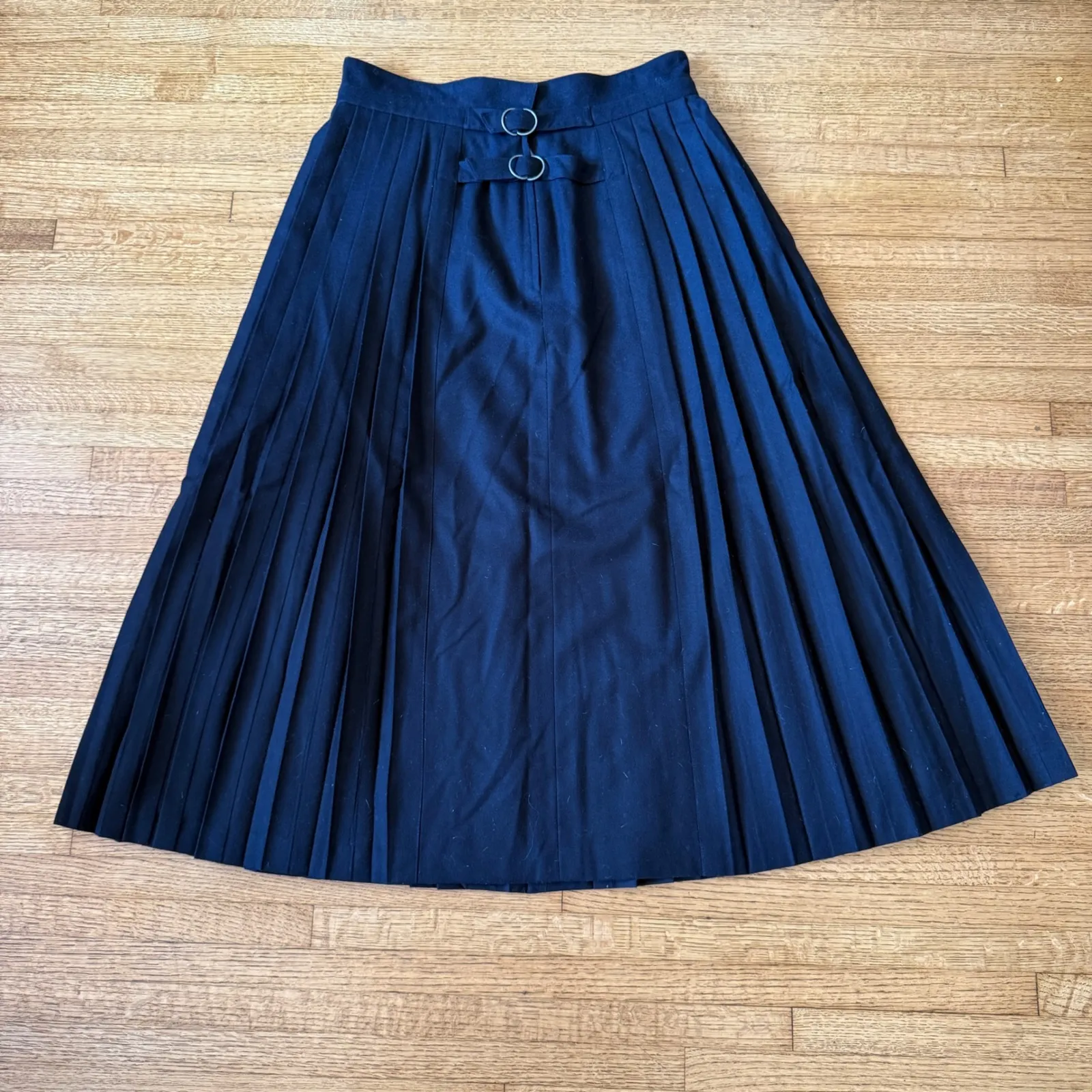 Vintage Bruestle Pleated Wool Midi Skirt Navy Ring Detail Pleated Skirt Blue Size 12 - Image 8
