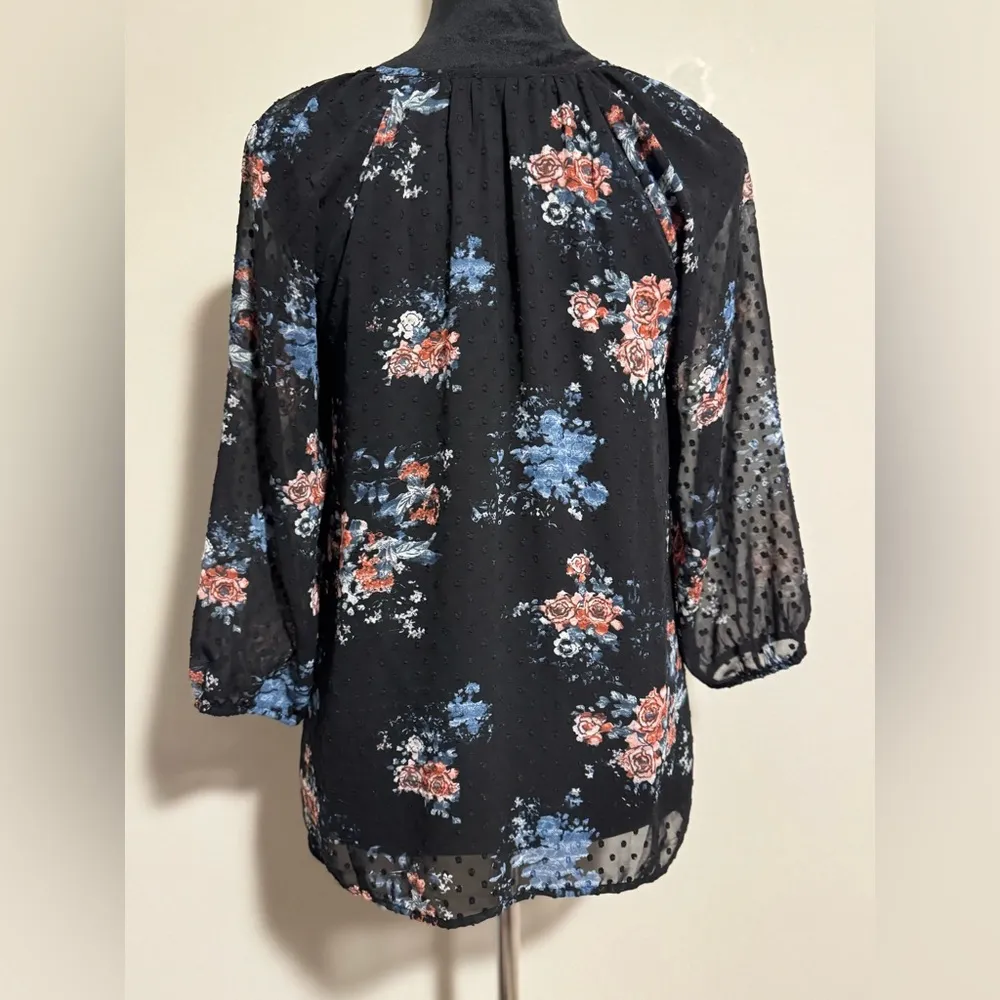EUC BKE Boutique Black and Pink Floral V Neck Blouse size XS - Image 5