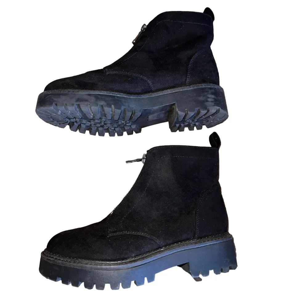 NORDSTROM Rack🦎 Suede Black Boots Waffle Sole Front Zip🌵 - Image 4