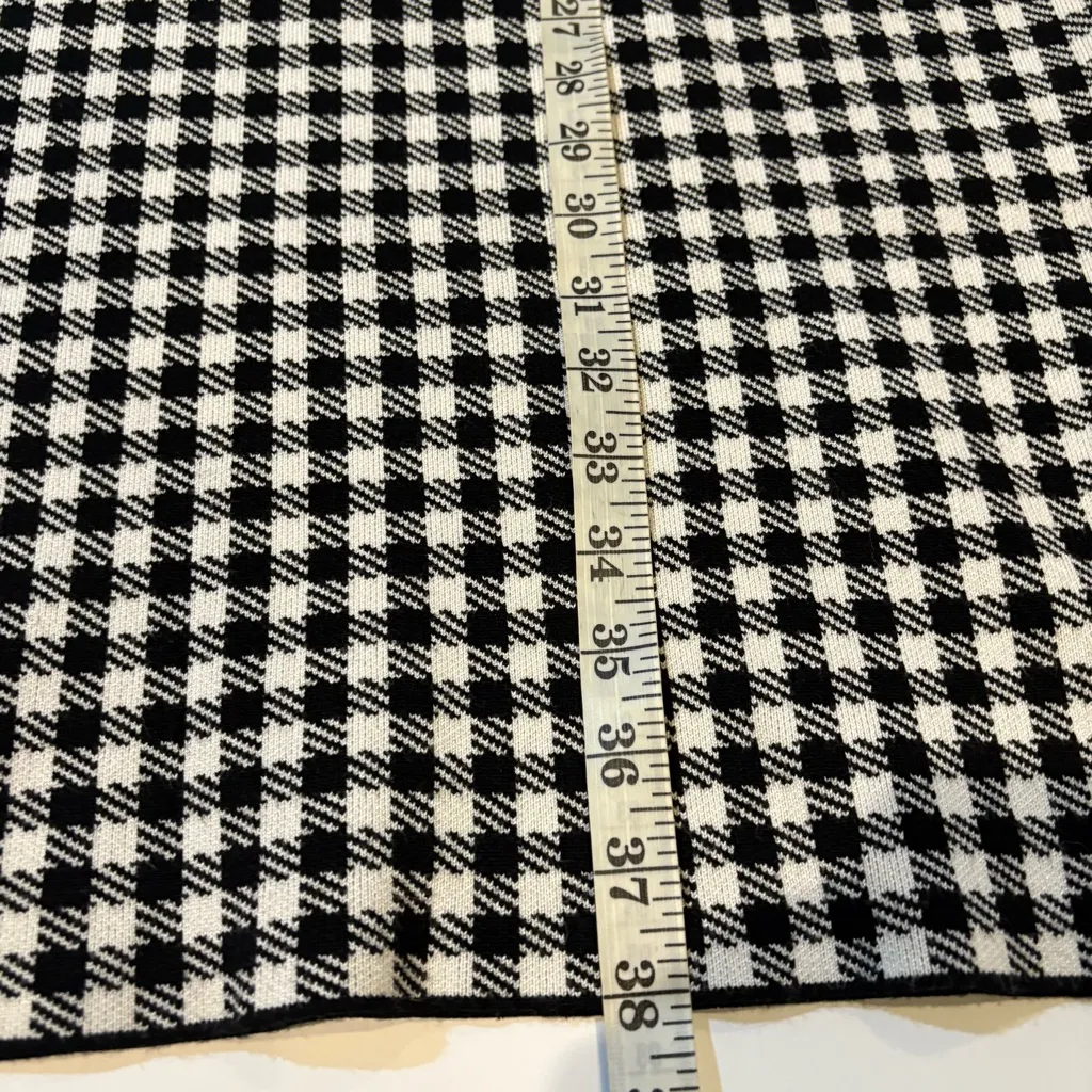 SAKS FIFTH AVENUE sleeveless, white and black knit checked sweater dress.size M - Image 5